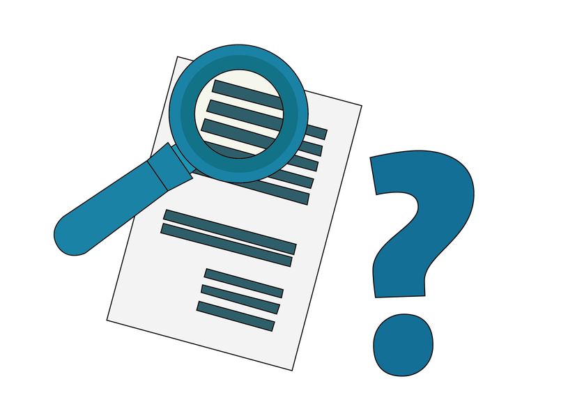 Lupe sucht auf einem beschriebenen Blatt, daneben ein Fragezeichen